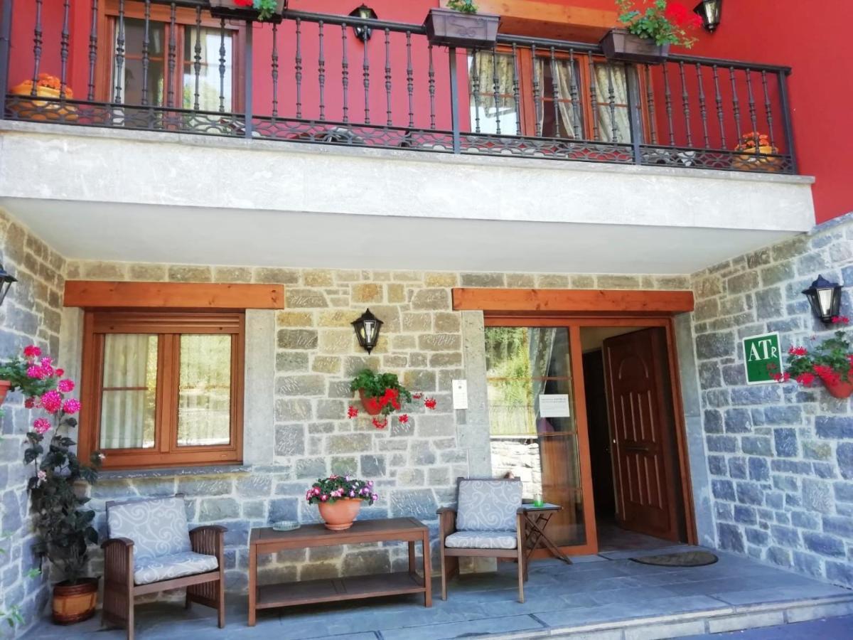 Apartamentos Rurales La Vina Cangas de Onis Luaran gambar