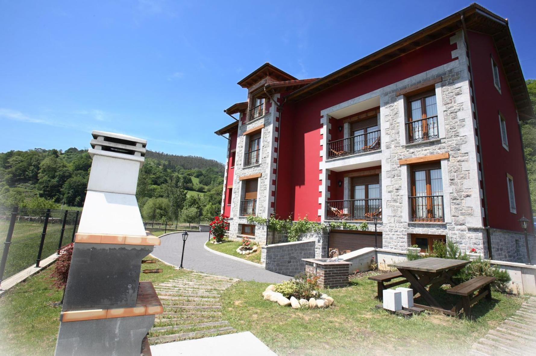 Apartamentos Rurales La Vina Cangas de Onis Luaran gambar