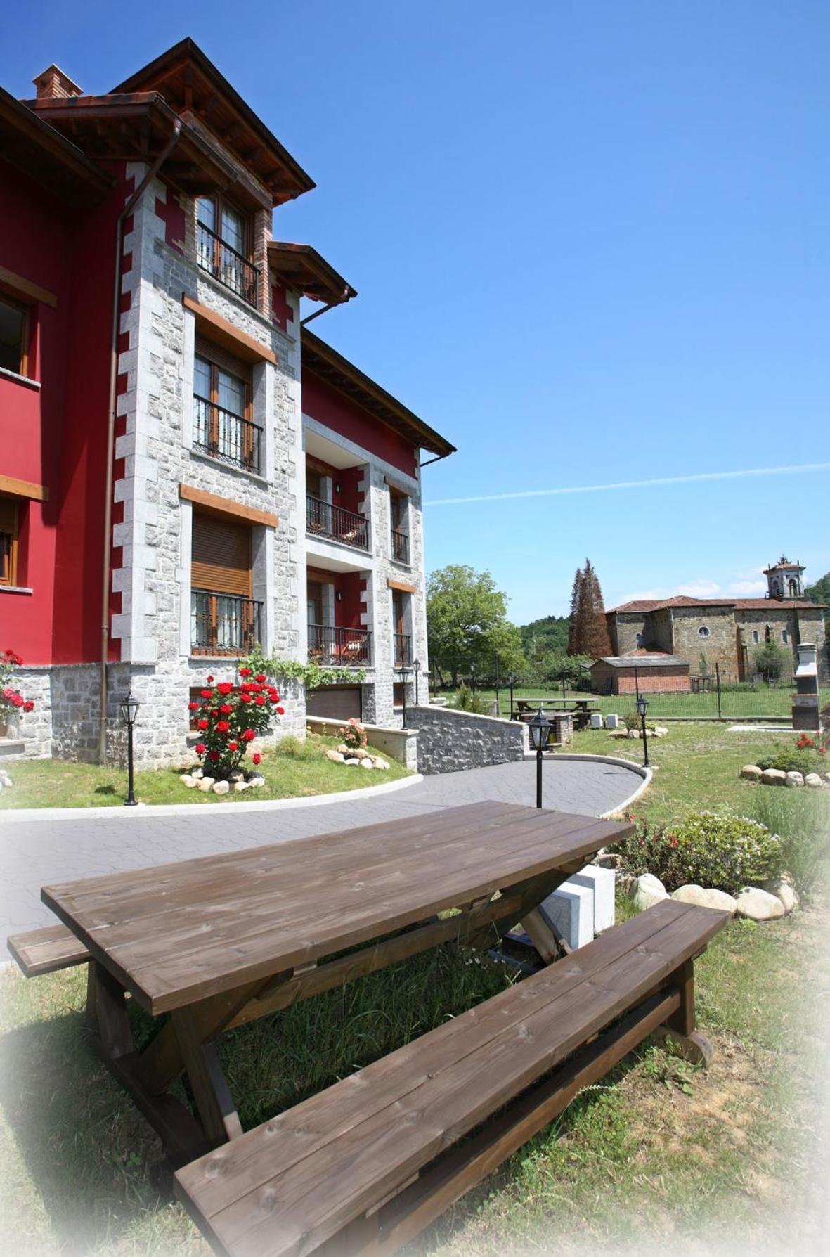 Apartamentos Rurales La Vina Cangas de Onis Luaran gambar